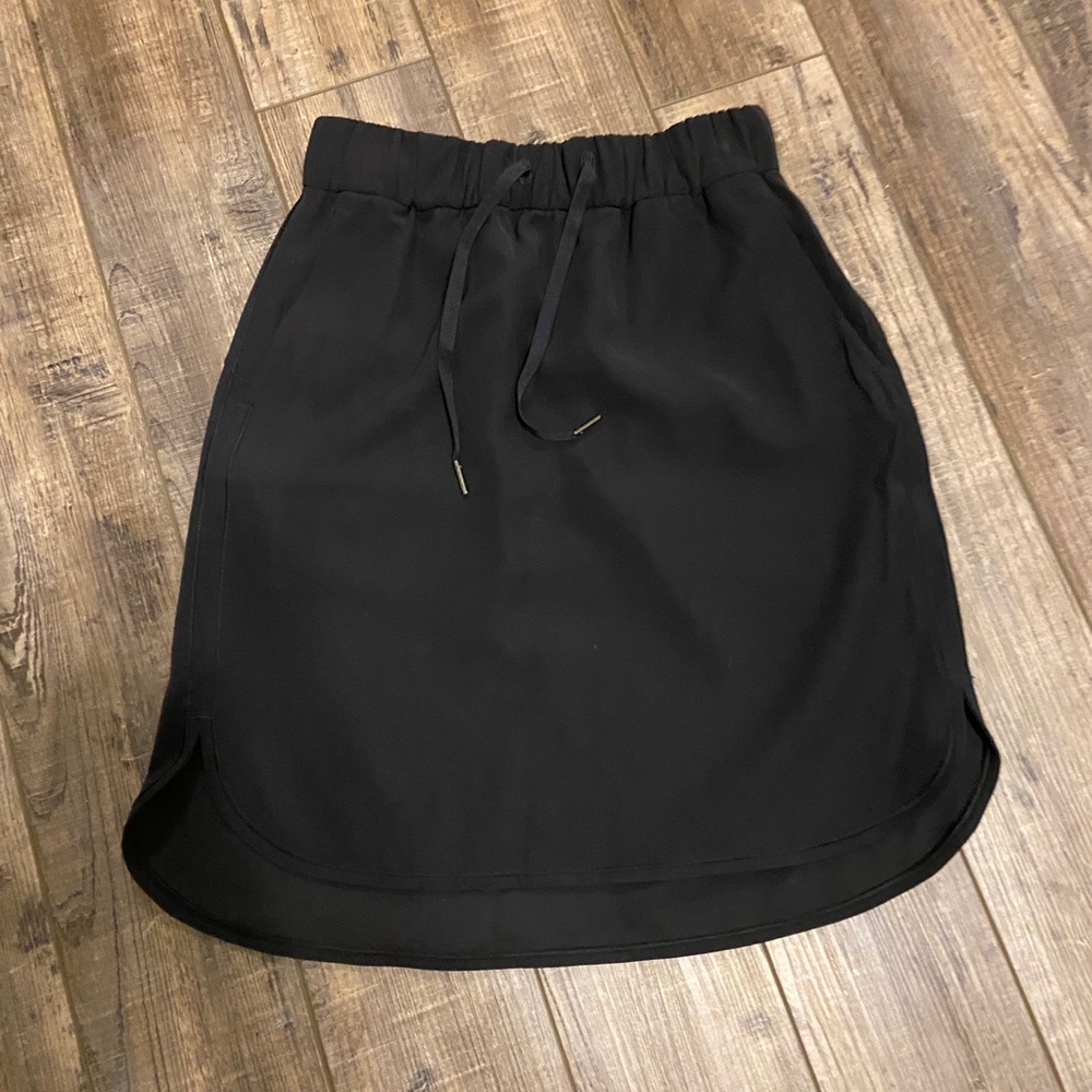 Lululemon ON THE FLY Skirt Size 4
